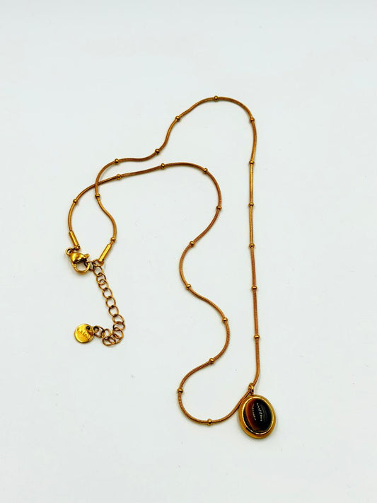 Collier avec pendentif en pierre